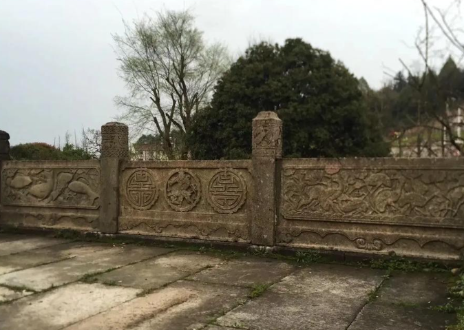 Antique-Weathered Stone Carved Railing
