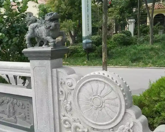 Stone Lion Head Post Railing