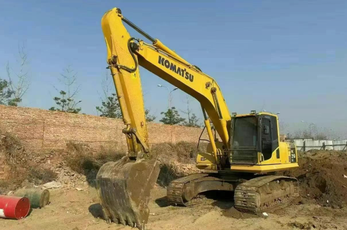 Komatsu PC210-11 Hydraulic Excavator
