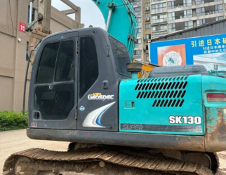 Excavatrice à rayon oscillant court Kobelco SK130SR