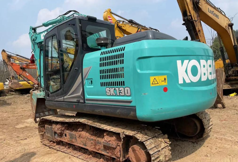 Kobelco SK130SR Short Swing Radius Excavator