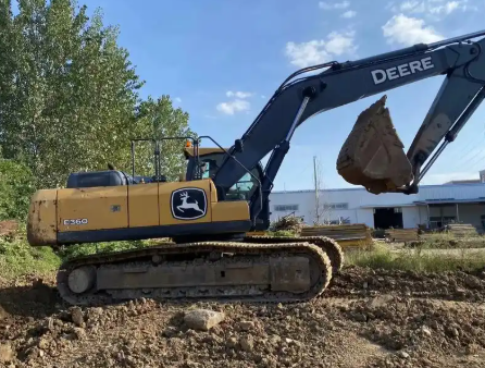 John Deere 245G Large Hydraulic Excavator