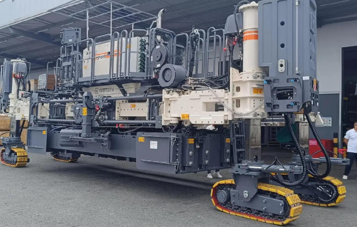 Concrete Slipform Paver