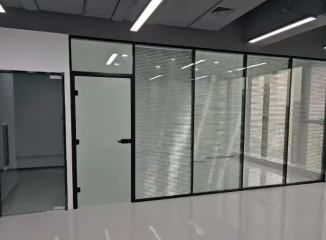 Single-Pane Tempered Glass Partition