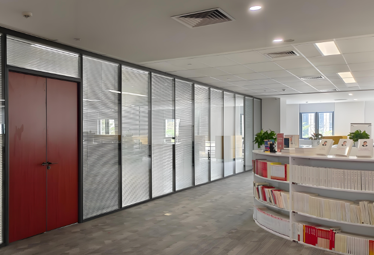 Used Office Partitions Guide: How to Choose, Source, and Install | Expert Advice