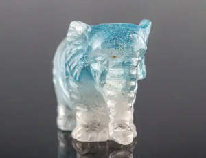 クリスタル象の置物