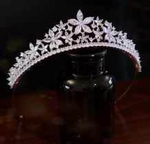 Mahkota Rambut Kristal Modern