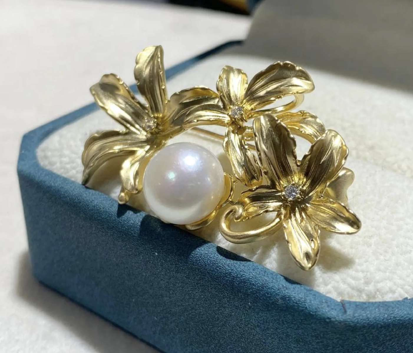 Floral Pearl Hair Crown