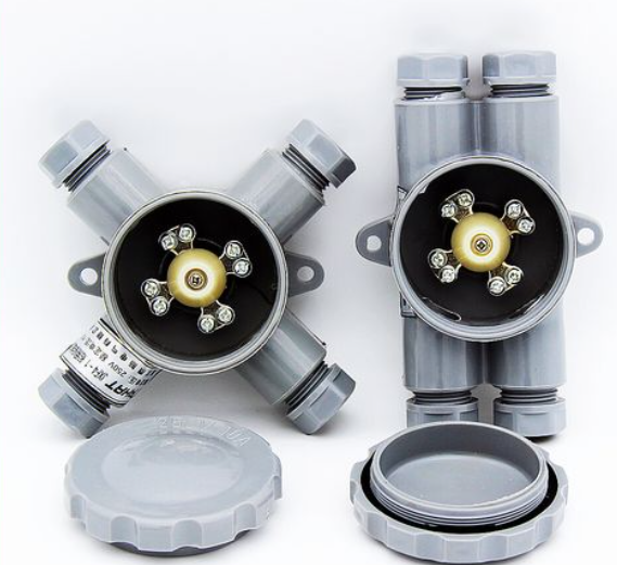 Boîte de jonction imperméable de catégorie marine