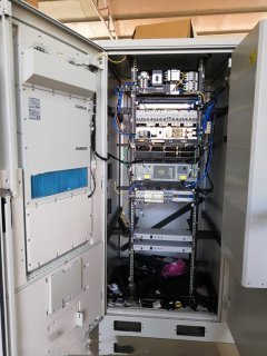 高密度ケーブル管理力のキャビネット