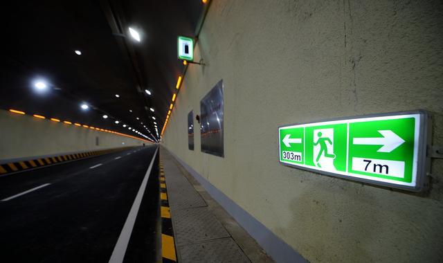 Tunnel Emergency Escape Guidance Traffic Sign