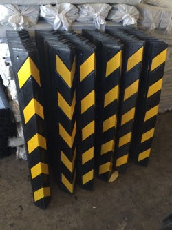 Eco-Friendly Rubber Sidewalk Corner Guard