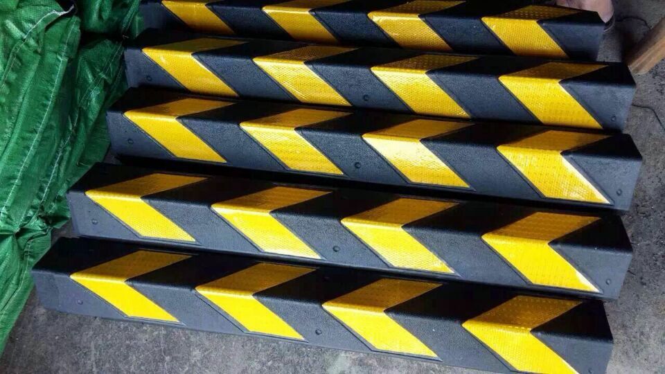 Shock-Absorbent PU Rounded Reflective Corner Guard