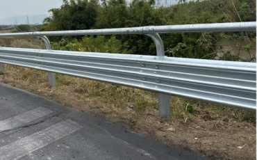 Heavy-Duty Highway W-Beam Traffic Guardrail