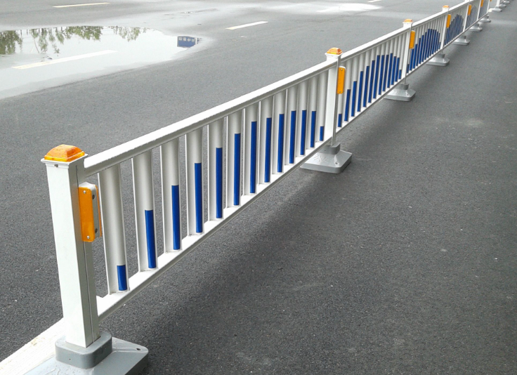 Modular Emergency Road Diversion Barrier