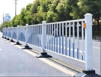 Municipal Road Median <span>Barrier</span> with Reflective Strips