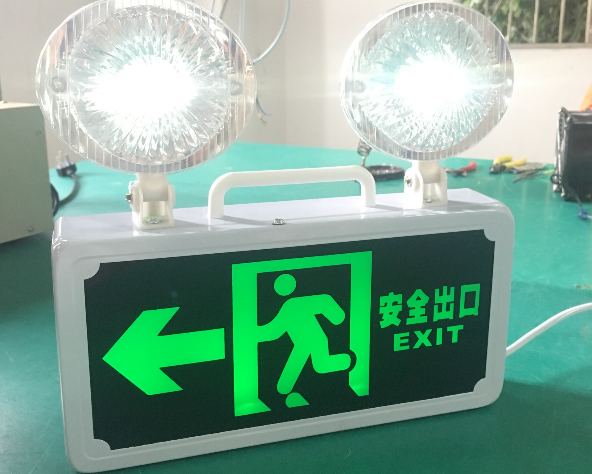 Lumière anti-déflagrante de sortie de secours avec la batterie de secours