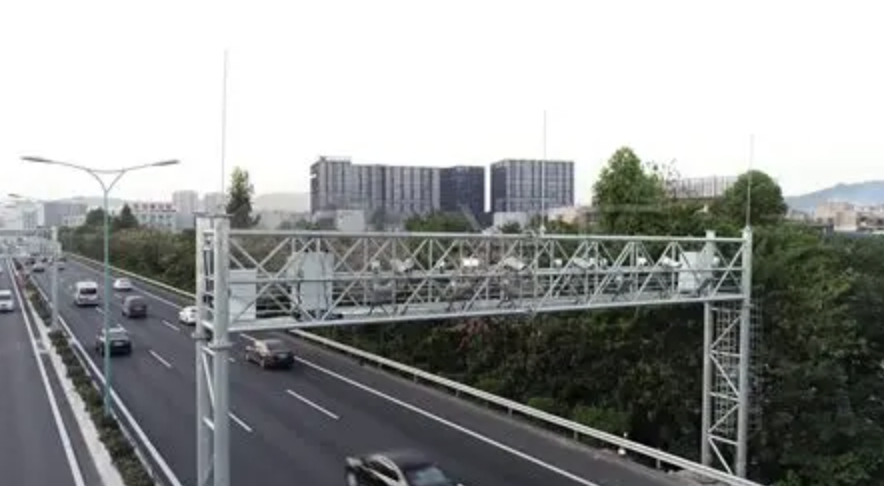 Lampu Sen Lalu Lintas Jalan Raya Overhead Gantry