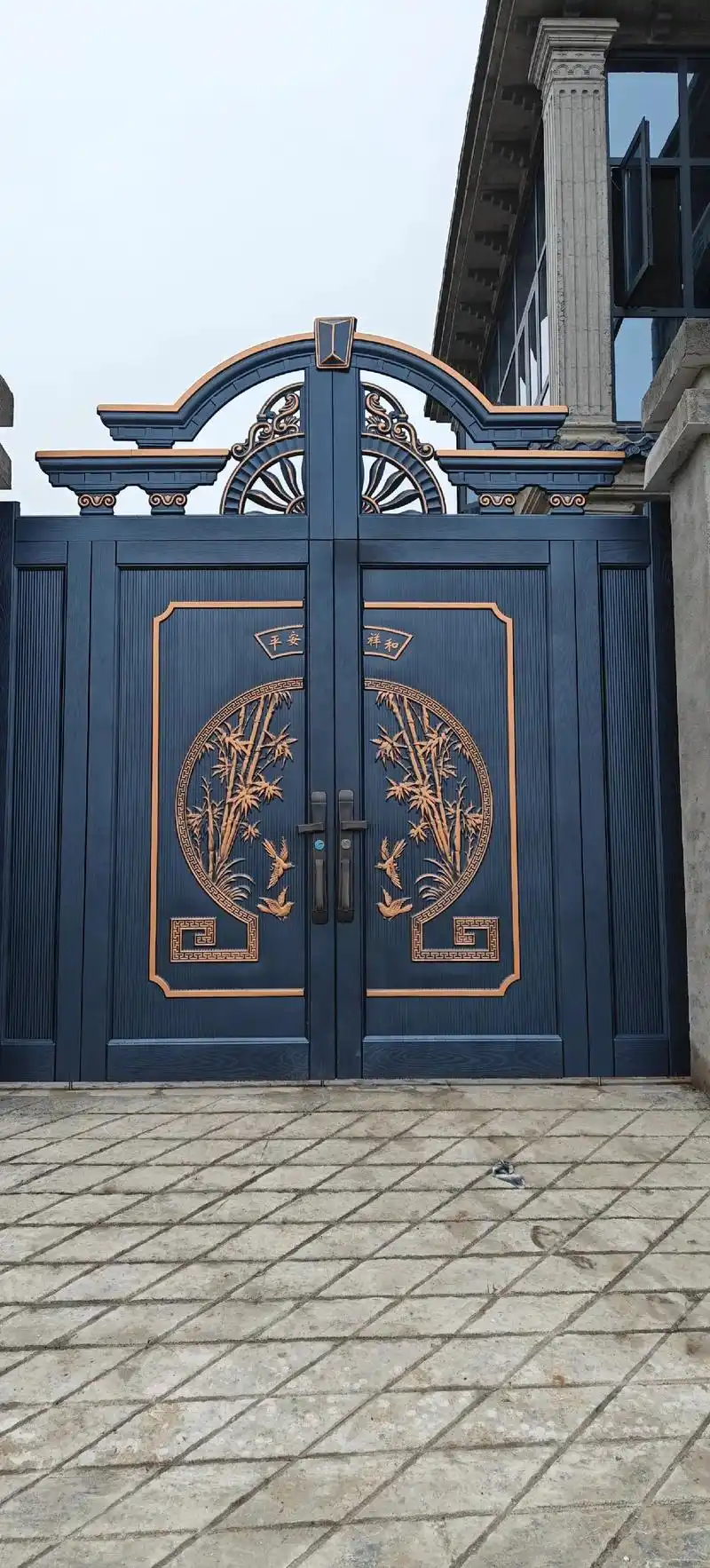 Kustom Cast Aluminium Lapis Baja Pintu Masuk untuk Villa