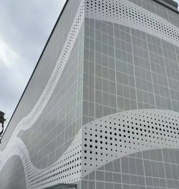 Tường lan can mảng nhôm veneer đục lỗ khắc