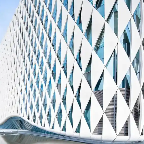 Mur rideau en placages d’aluminium à double courbure et forme spéciale