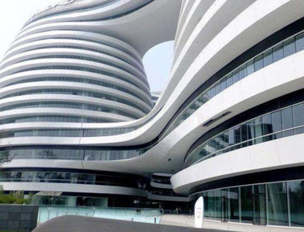 Tường treo bằng tấm ốp nhôm composite lõi ô mật ong