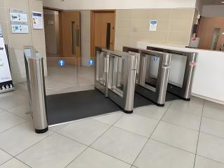 Sinh trắc học cho người đi bộ Flap Barrier Gate