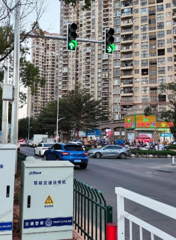 ตัวควบคุมสัญญาณจราจรอัจฉริยะที่ประหยัดพลังงานสำหรับชุมชนและสวนสาธารณะอุตสาหกรรม