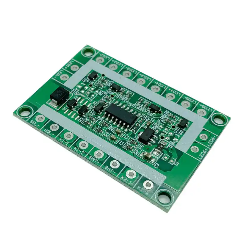 ตัวควบคุมสัญญาณไฟจราจรในชนบทที่ใช้พลังงานแสงอาทิตย์