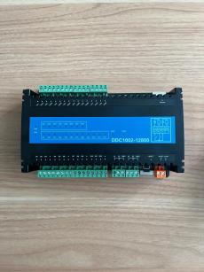 ตัวควบคุมสัญญาณไฟจราจรหลายเฟสมาตรฐานในเมือง