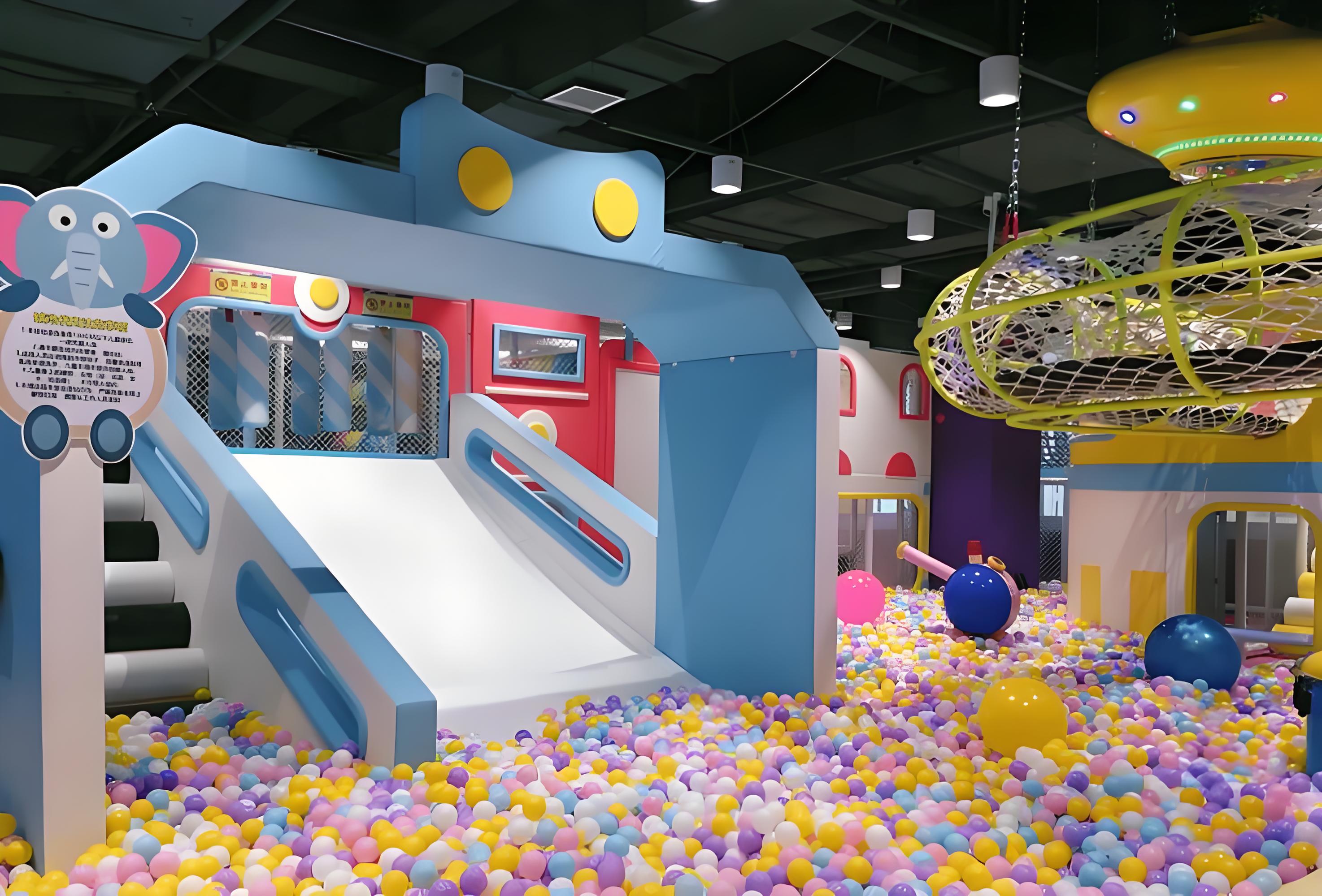 Château de terrain de jeu modulaire d'intérieur utilisé