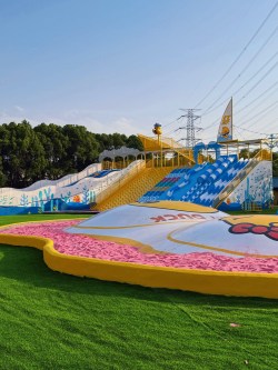 Công viên chơi bouncy đám mây tương tác giữa cha mẹ và con