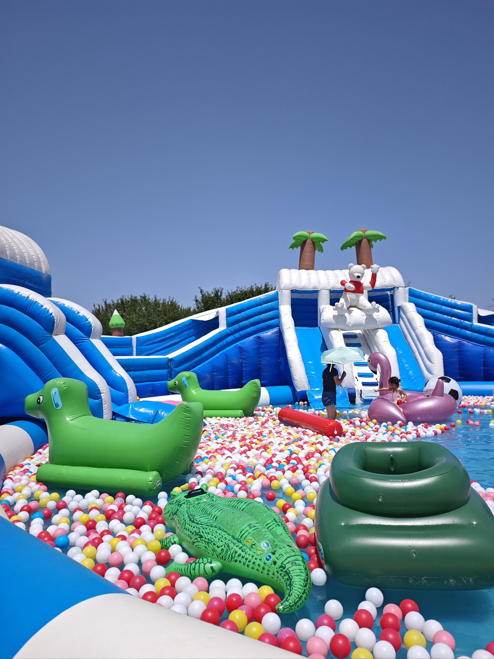 แก้วน้ำแบบมีธีมโต้ตอบ