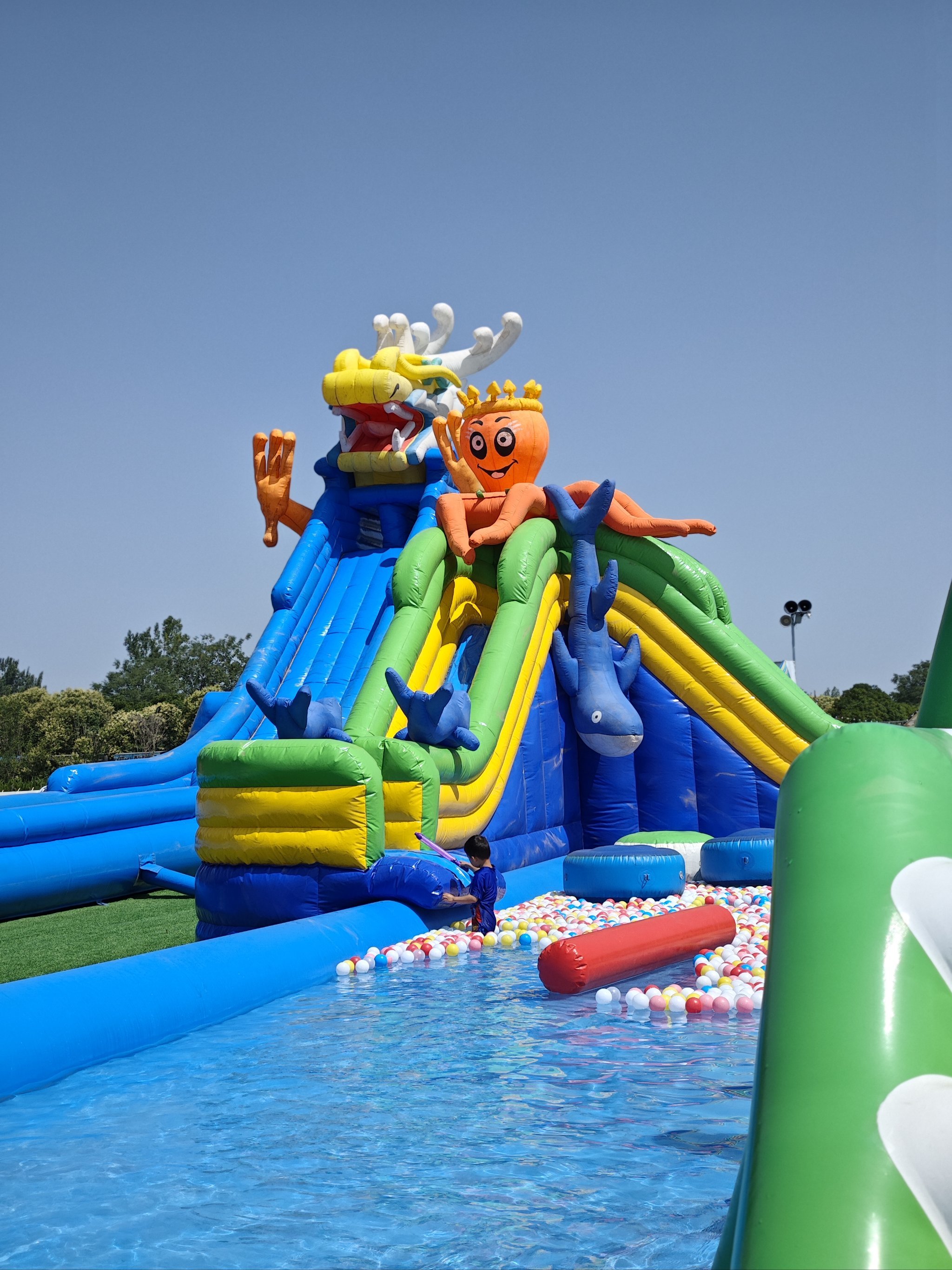 แก้วน้ำแบบมีธีมโต้ตอบ