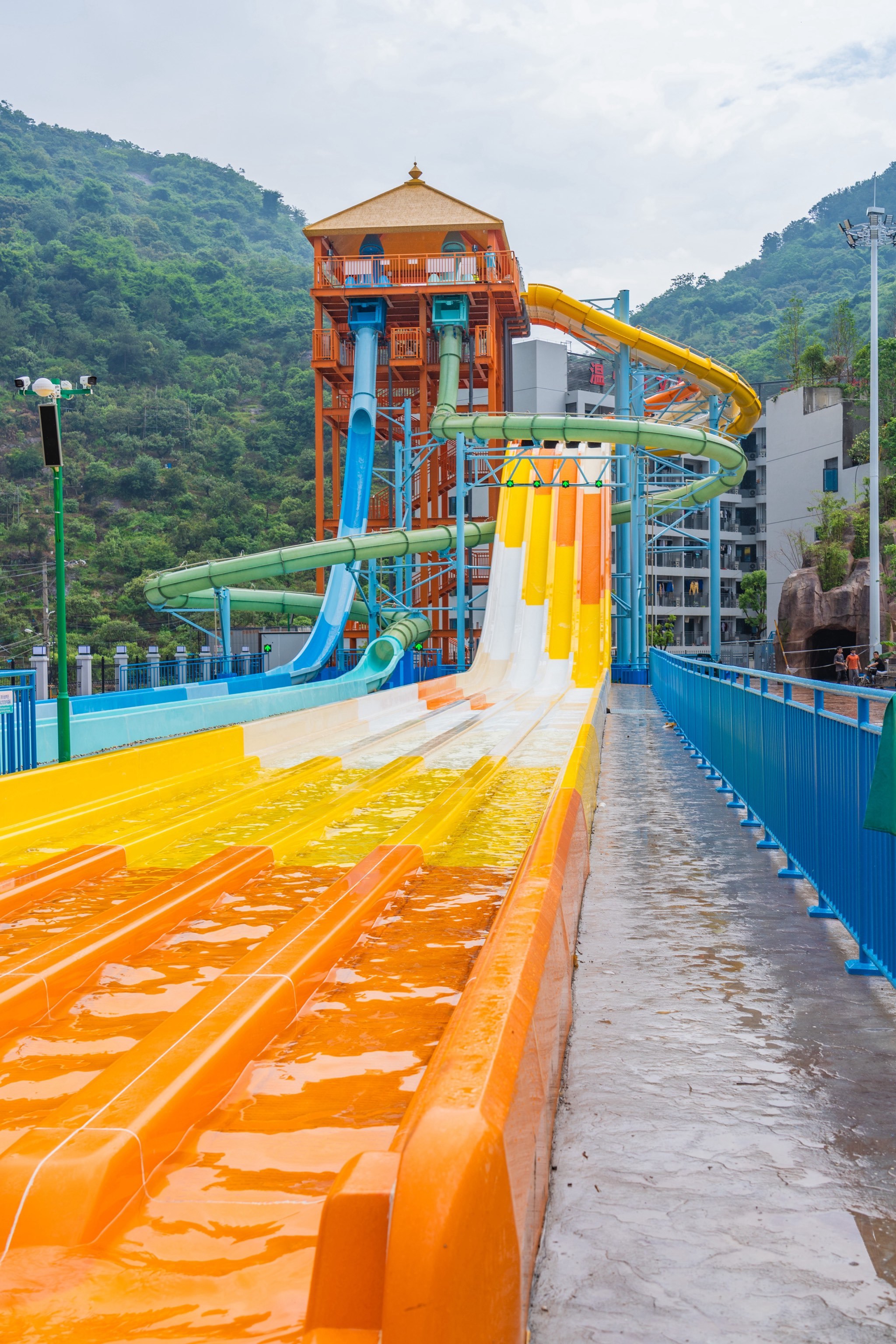 อุปกรณ์ขี่น้ำแบบสายซิปทางอากาศที่แข่งขันได้