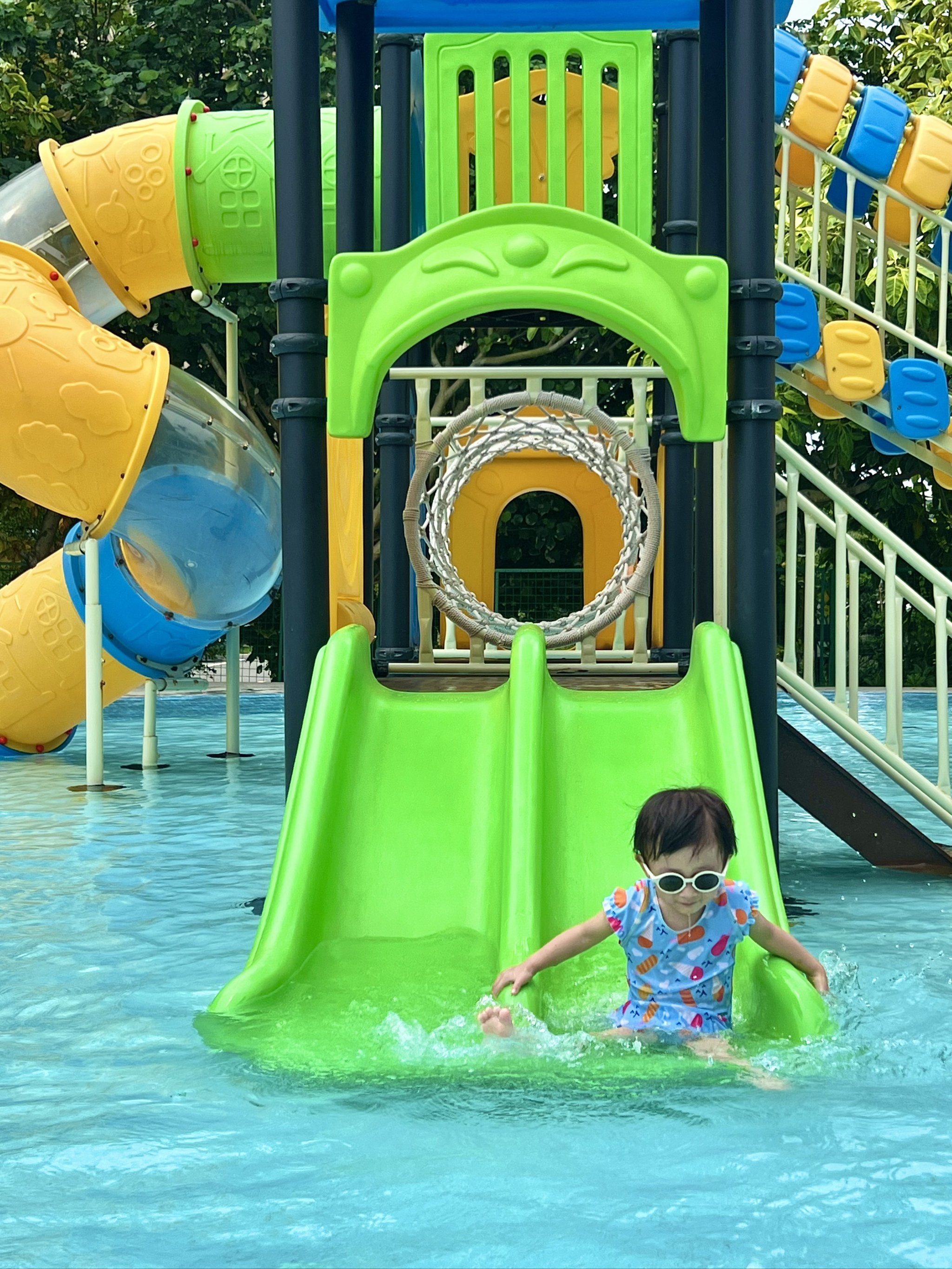 ชุดรวมการเล่นน้ำสำหรับเด็กที่มีธีม