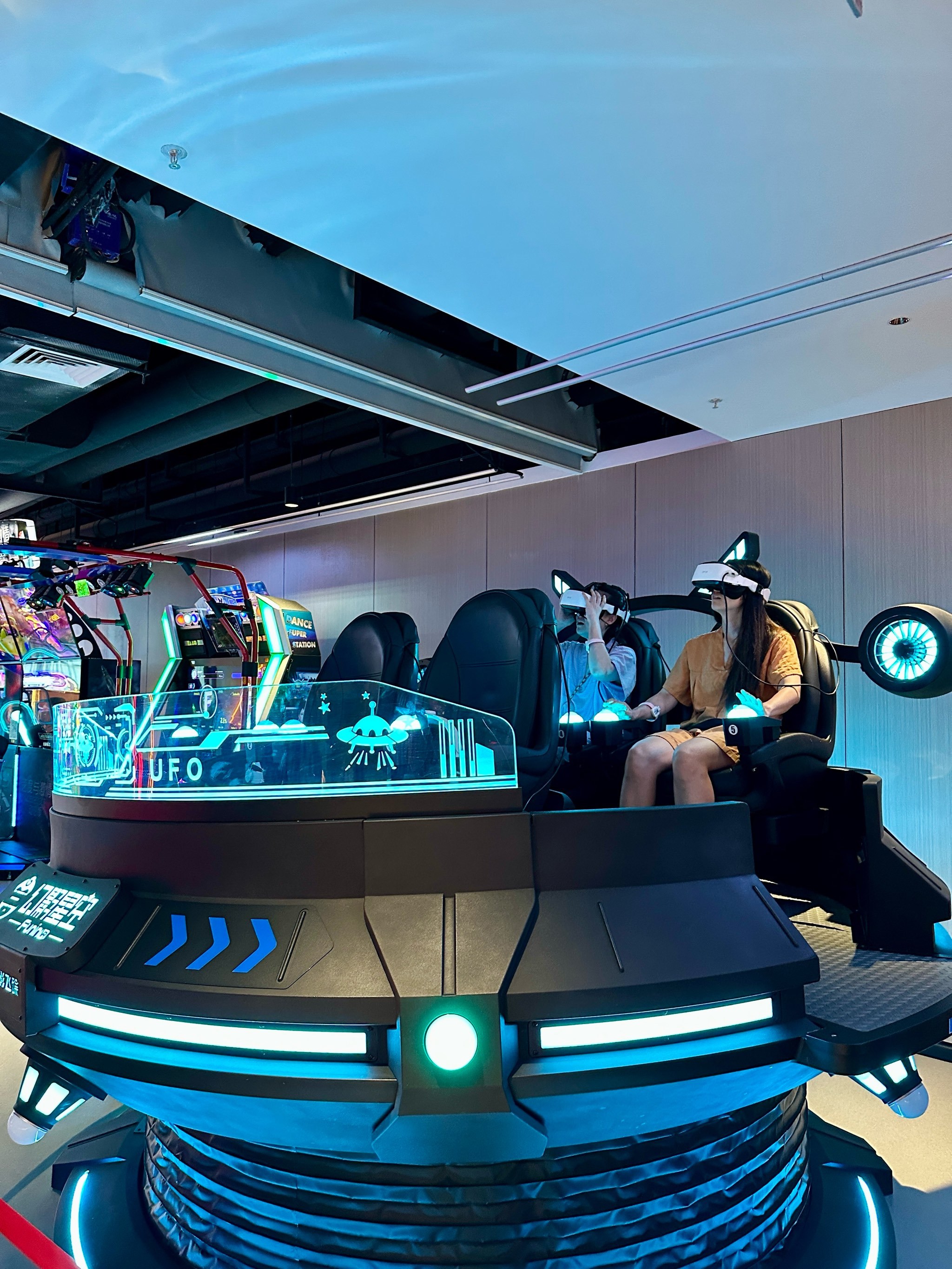 スターファルコンVR飛行船ライド