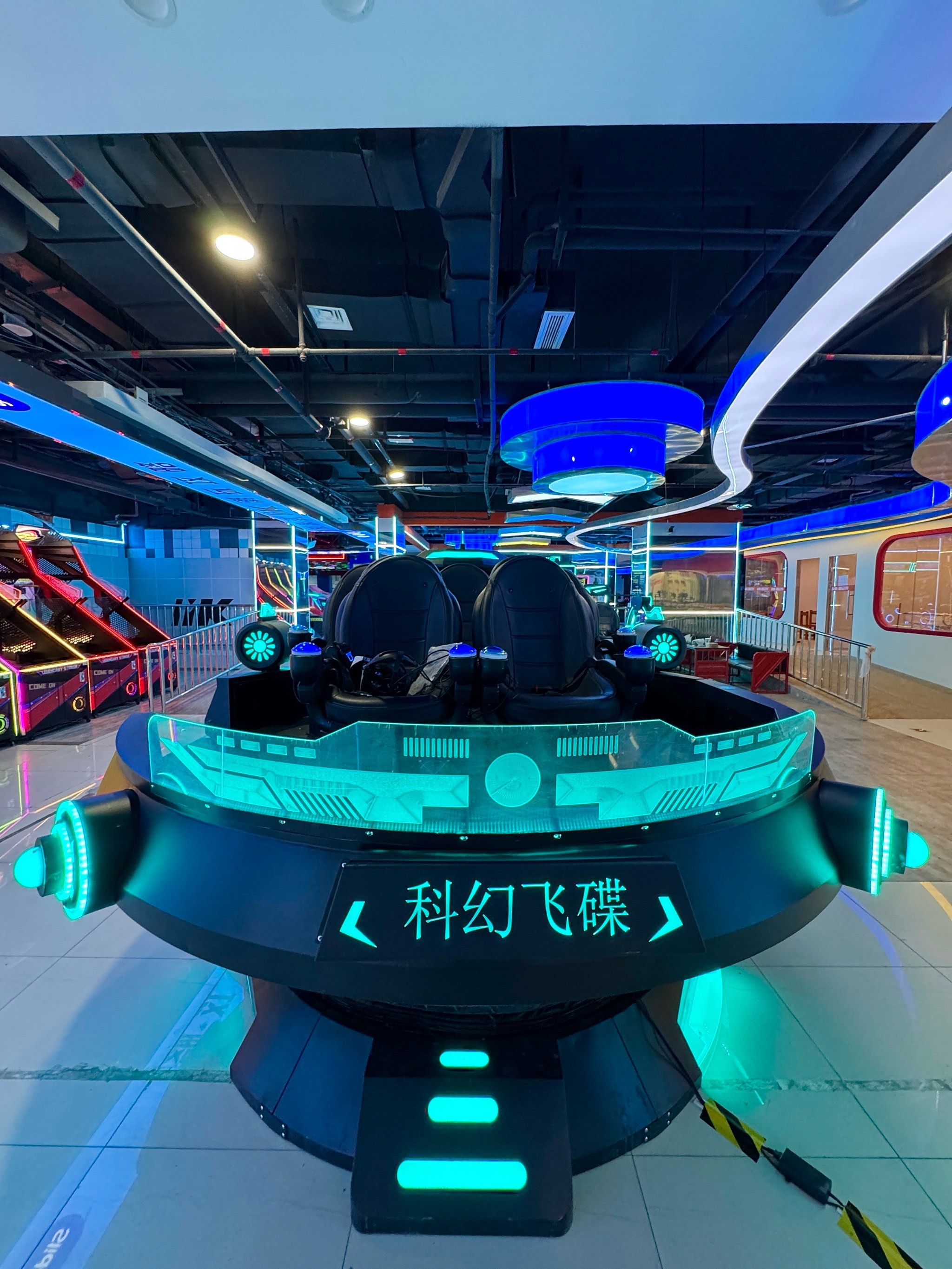 スターファルコンVR飛行船ライド