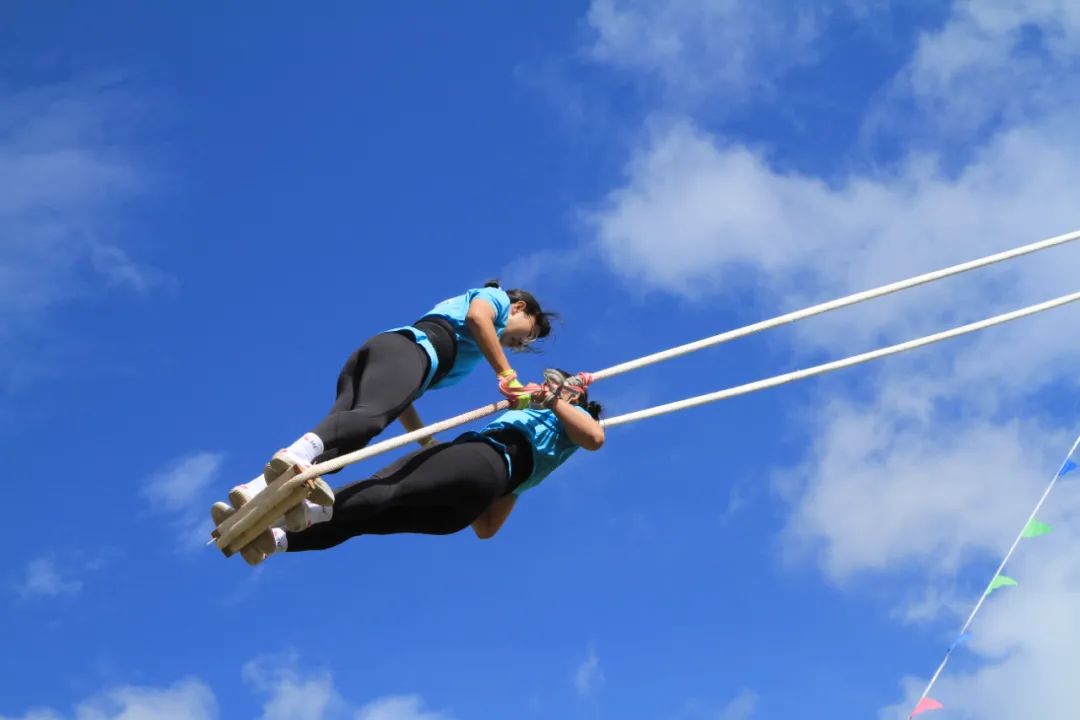 Outdoor Training Adjustable Angle Cliff Swing