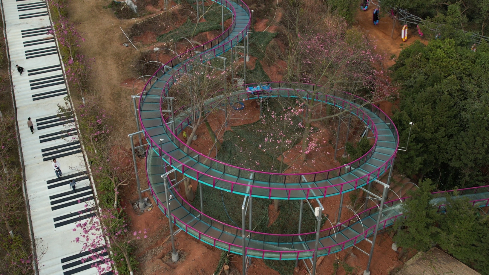 Trượt nước thủy tinh xoắn ốc độ cao (Phiên bản cực đoan)