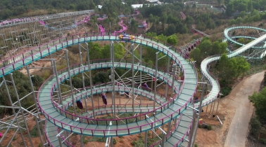 High-Altitude Spiral Glass Water Slide (Extreme Edition)