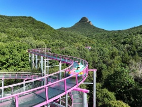 Panoramic Flagship Glass Water Slide