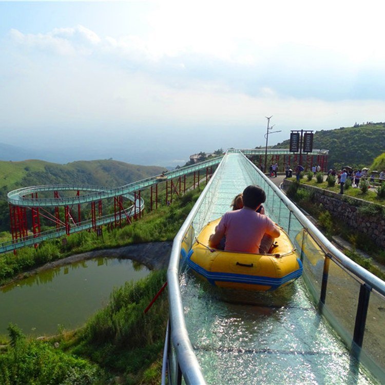 สไลด์น้ำแก้วแบบโต้ตอบที่เป็นมิตรกับครอบครัว