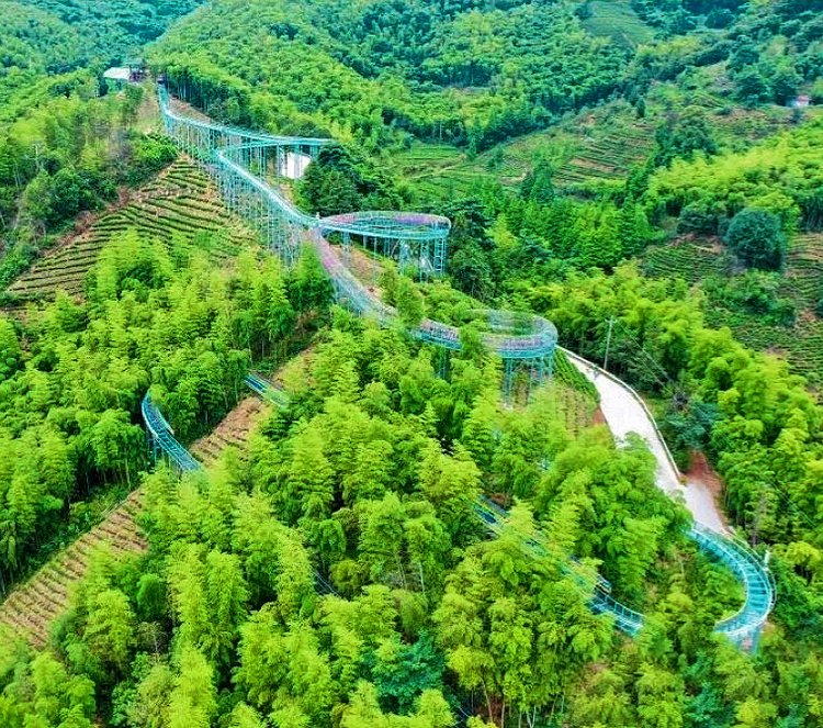 Núi cực thách thức trượt nước thủy tinh