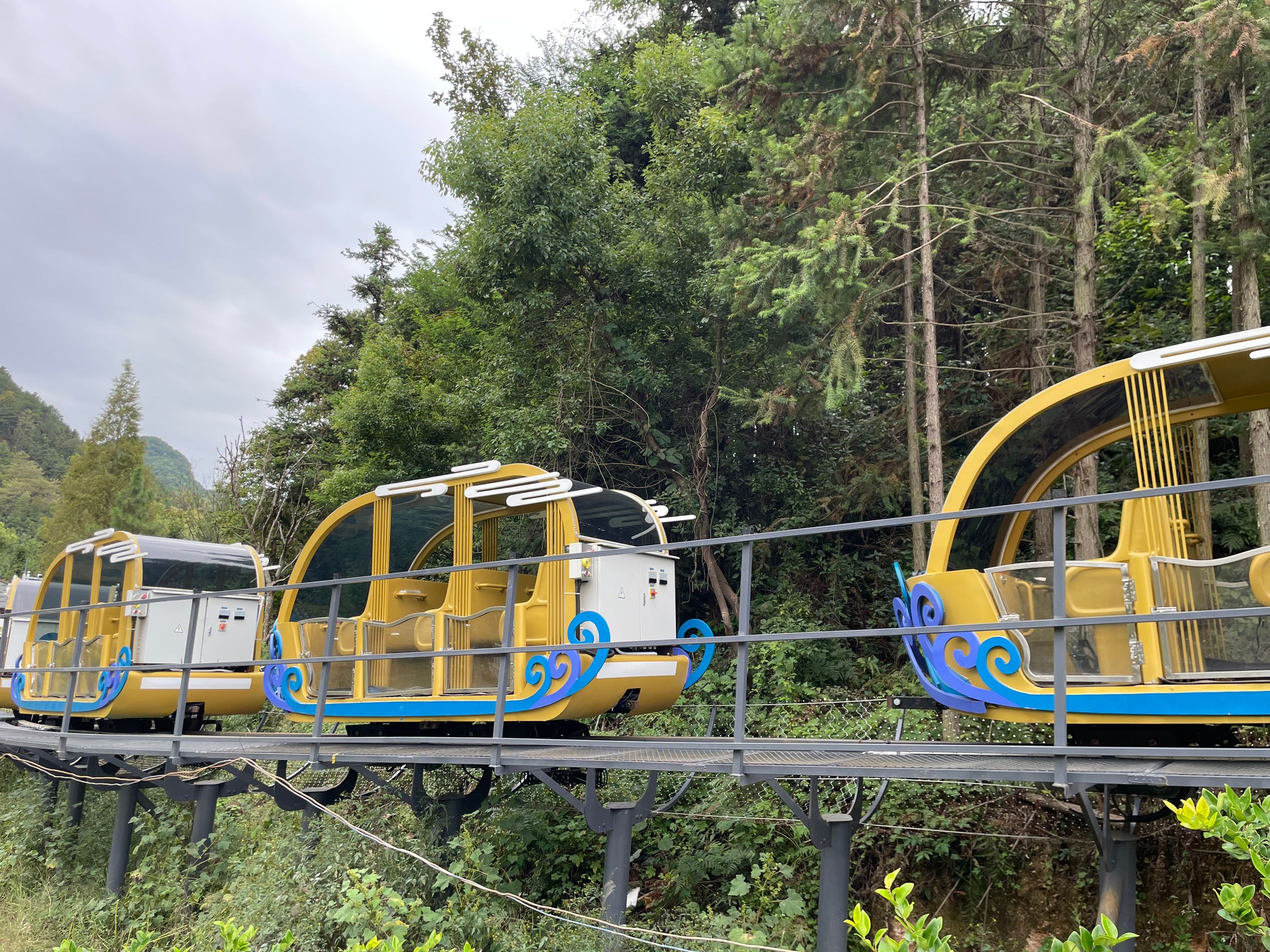 Thân thiện với môi trường theo dõi danh lam thắng cảnh núi Coaster