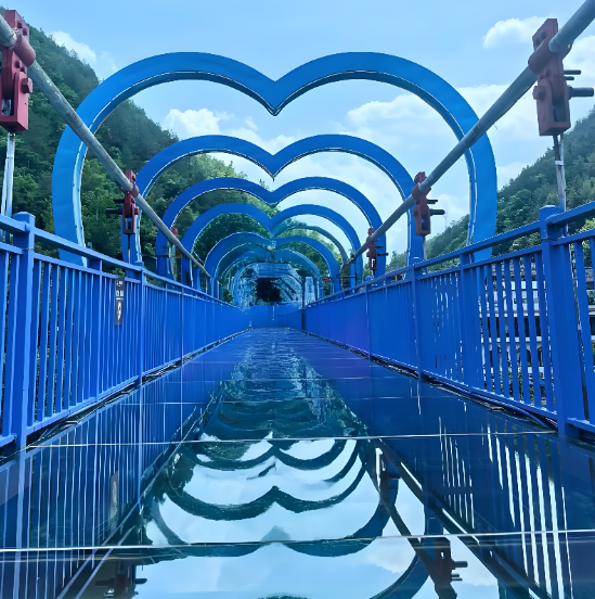 สะพานแขวนการท่องเที่ยวชั้นกระจกวิว