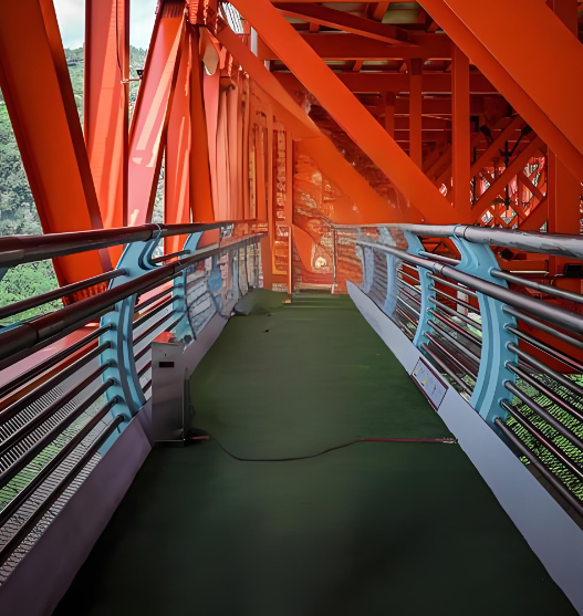 สะพานแขวนคนเดินเท้าในเมือง