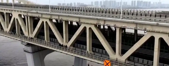 大型高速道路-鉄道デュアルユースサスペンションブリッジ