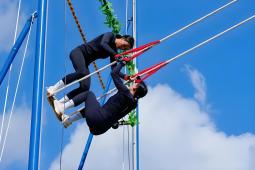 แบบ Dual-Person ร่วมมือบิน Trapeze