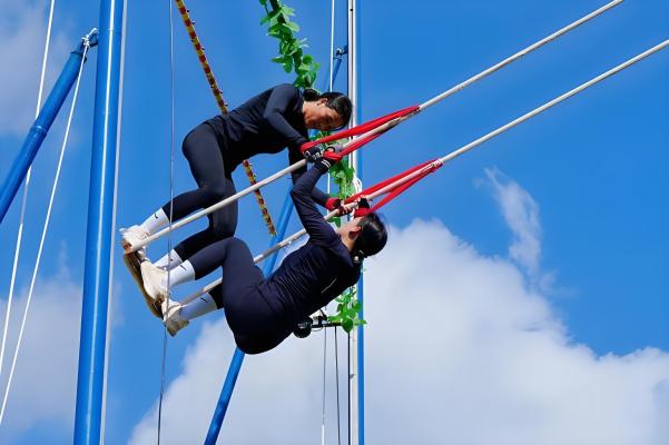 二人の共同飛行のTrapeze